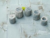 Juweela, Fässer Holz Dunkel, Spur 1, 1:32 / 1:35, 23413 - 23414, Made in Germany,