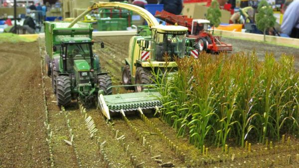Juweela, Maispflanzen grün, Spur 1, 1:32, 23288, Made in Germany